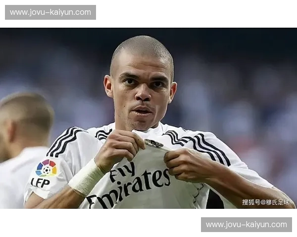 绿茵传奇的碰撞：德容与佩佩，足坛巨星的荣耀与争议