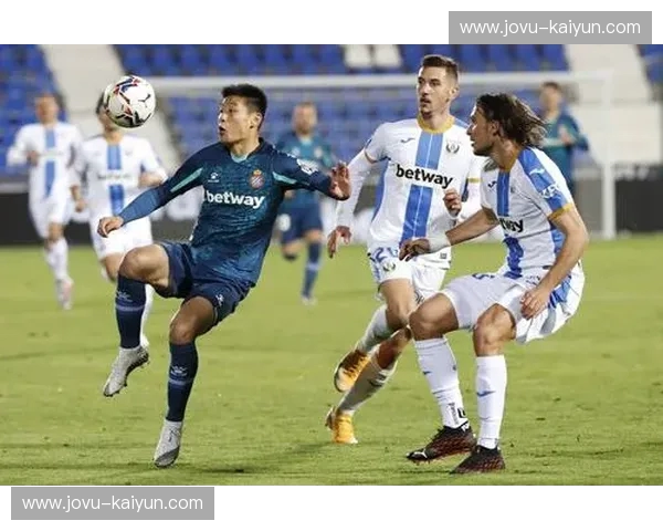 战火重燃！埃瓦尔与莱加内斯，西乙赛场上的恩怨情仇与命运交织